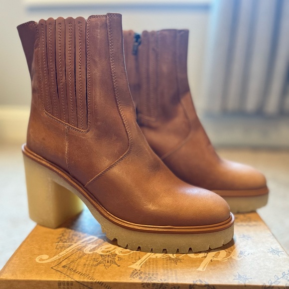 Free People Shoes - Free People Tan Leather James Chelsea Boot NIB